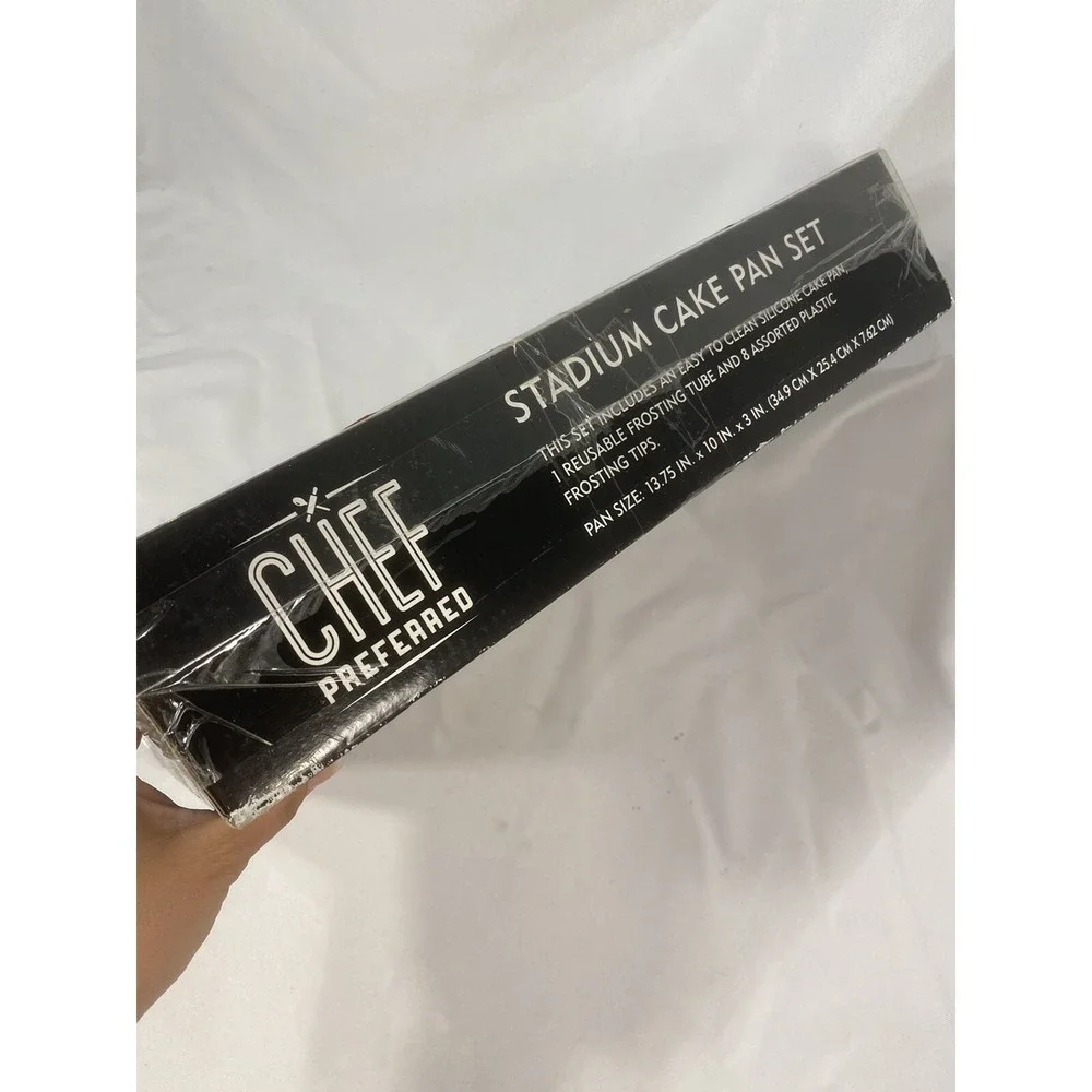 chef prefeared stadium silicone cake pan set with frosting tube & 8 plastic tips